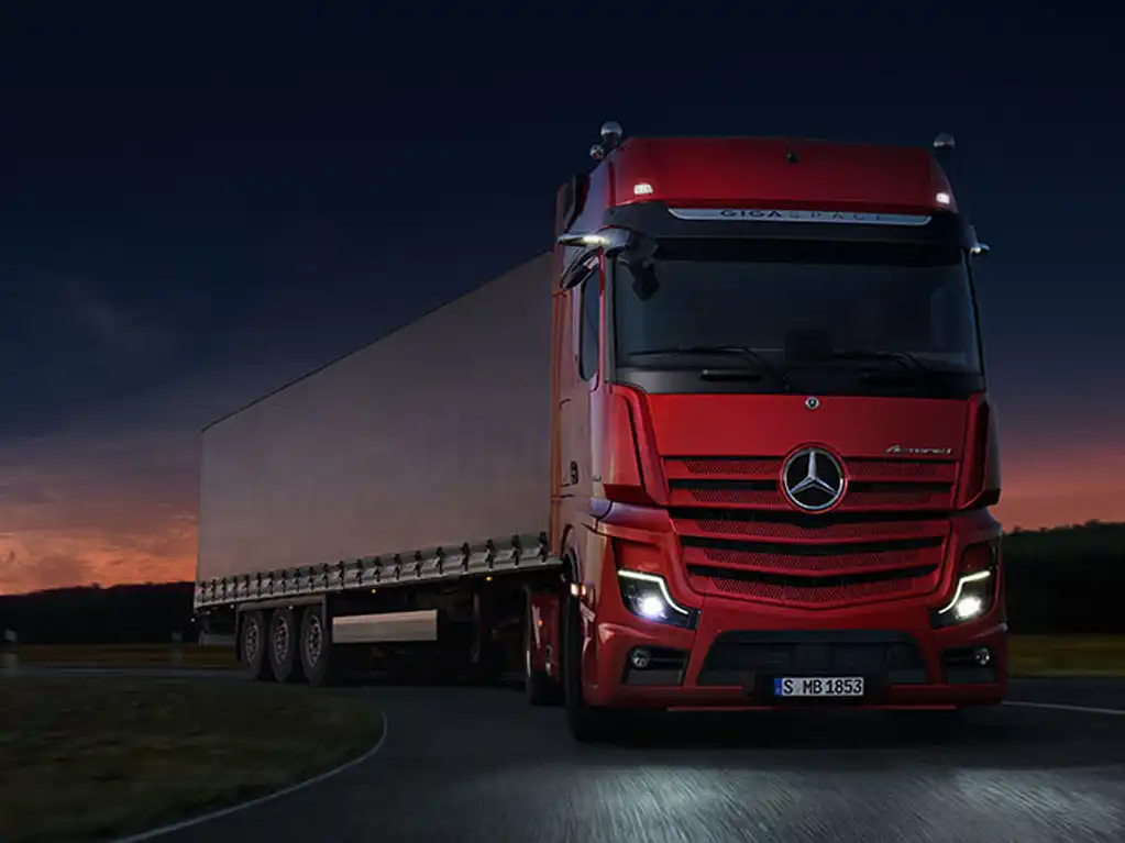 Mercedes De Willermin - Actros L vue trois quart droit