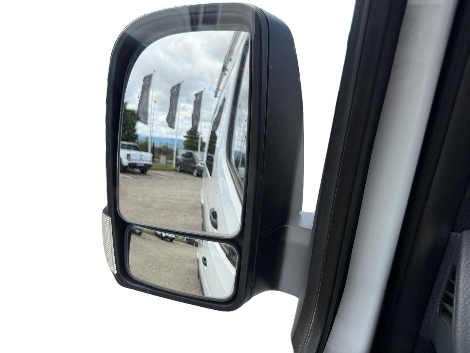 Image Mercedes-Benz SPRINTER 319 CDI Fourgon Toit sureleve Standard  SPRINTER FGN 319 CDI 37 3.5T PROPULSION 319 CDI Fourgon Toit sureleve Standard