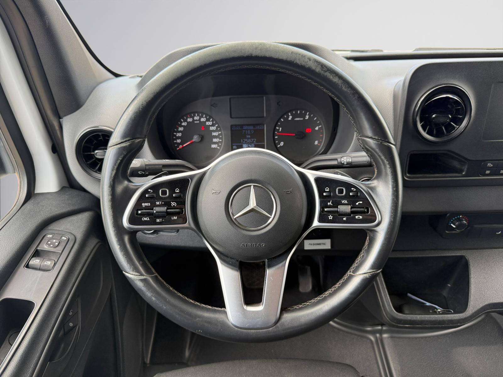 Image Mercedes-Benz SPRINTER 319 CDI Fourgon Toit sureleve Standard  SPRINTER FGN 319 CDI 37 3.5T PROPULSION 319 CDI Fourgon Toit sureleve Standard