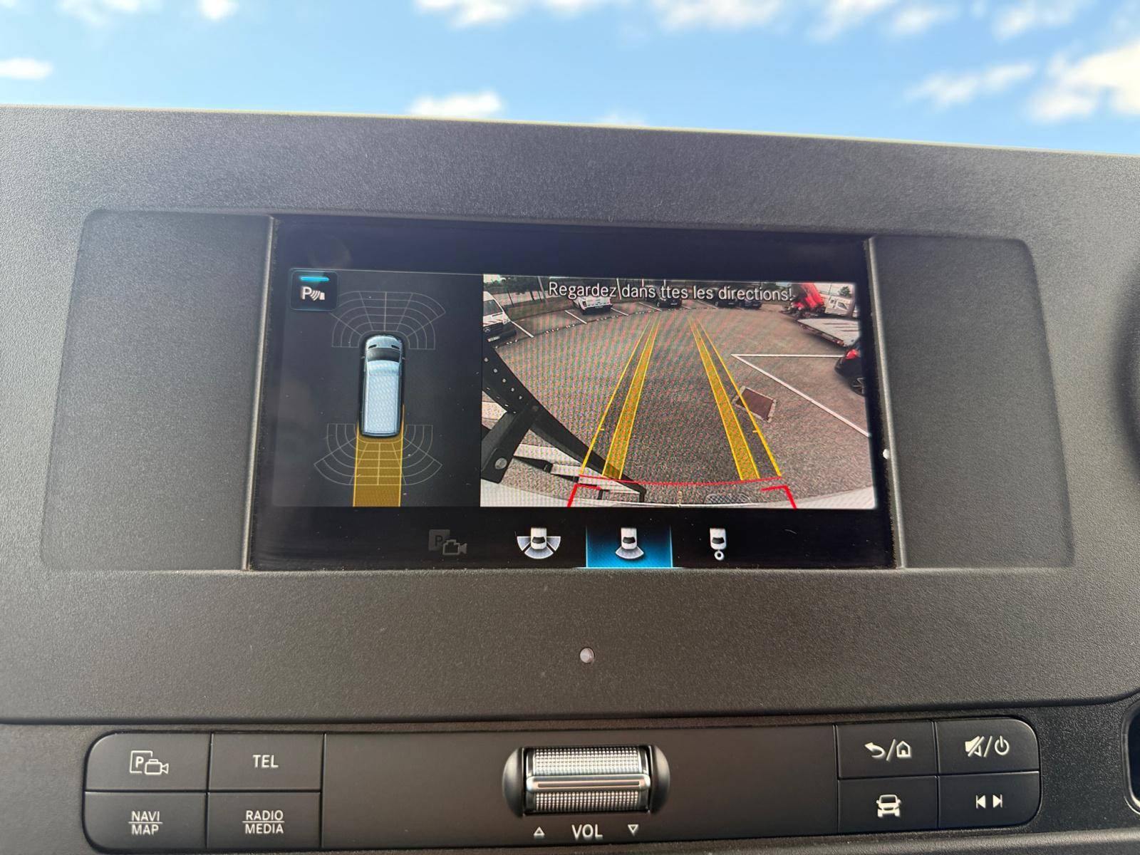 Image Mercedes-Benz SPRINTER 319 CDI Fourgon Toit sureleve Standard  SPRINTER FGN 319 CDI 37 3.5T PROPULSION 319 CDI Fourgon Toit sureleve Standard