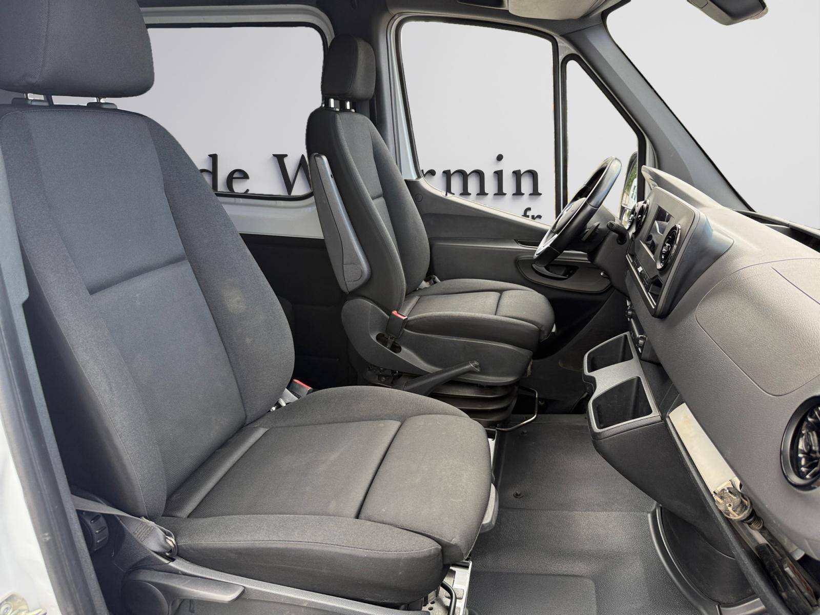 Image Mercedes-Benz SPRINTER 319 CDI Fourgon Toit sureleve Standard  SPRINTER FGN 319 CDI 37 3.5T PROPULSION 319 CDI Fourgon Toit sureleve Standard