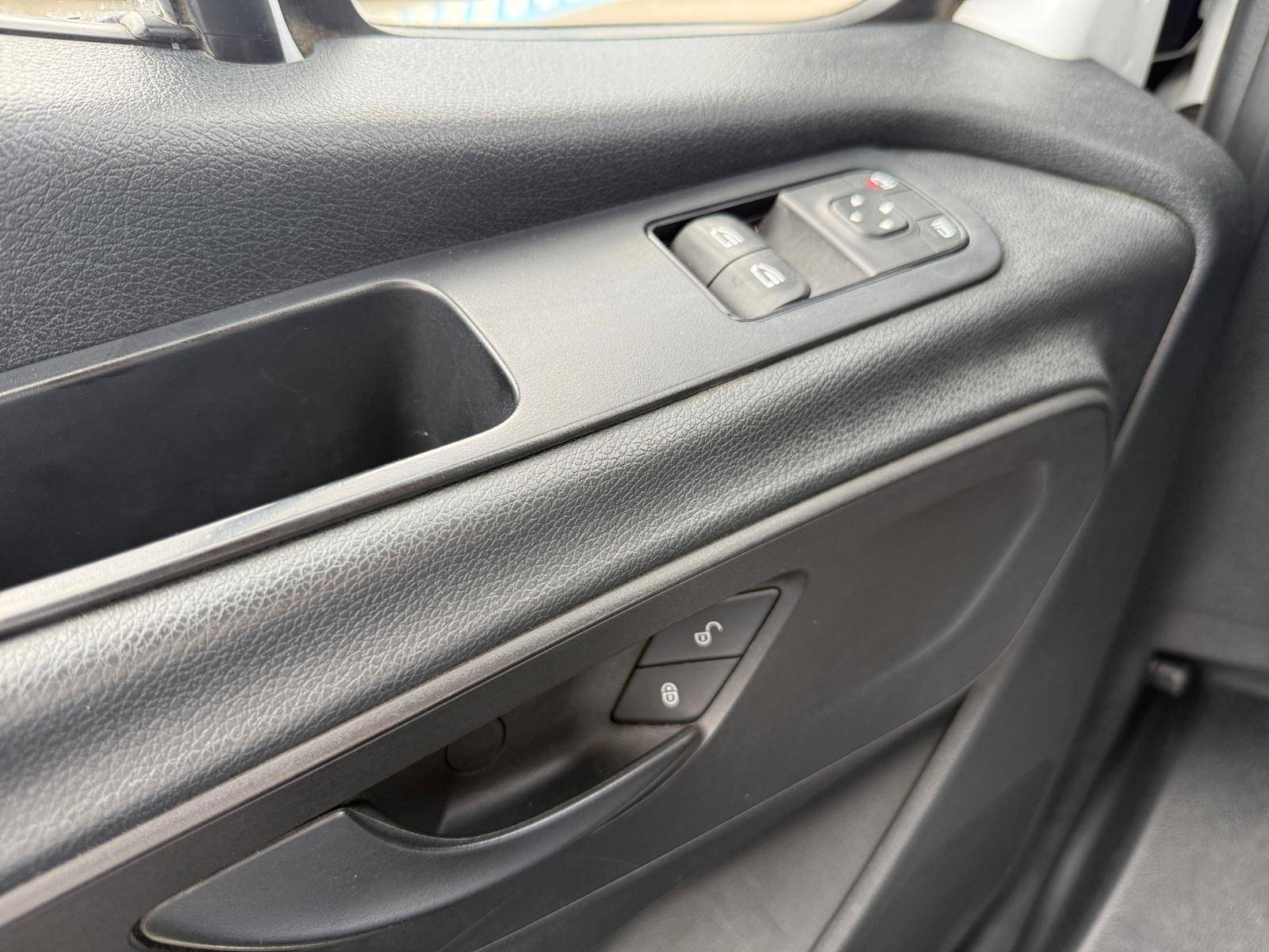 Image Mercedes-Benz SPRINTER 319 CDI Fourgon Toit sureleve Standard  SPRINTER FGN 319 CDI 37 3.5T PROPULSION 319 CDI Fourgon Toit sureleve Standard