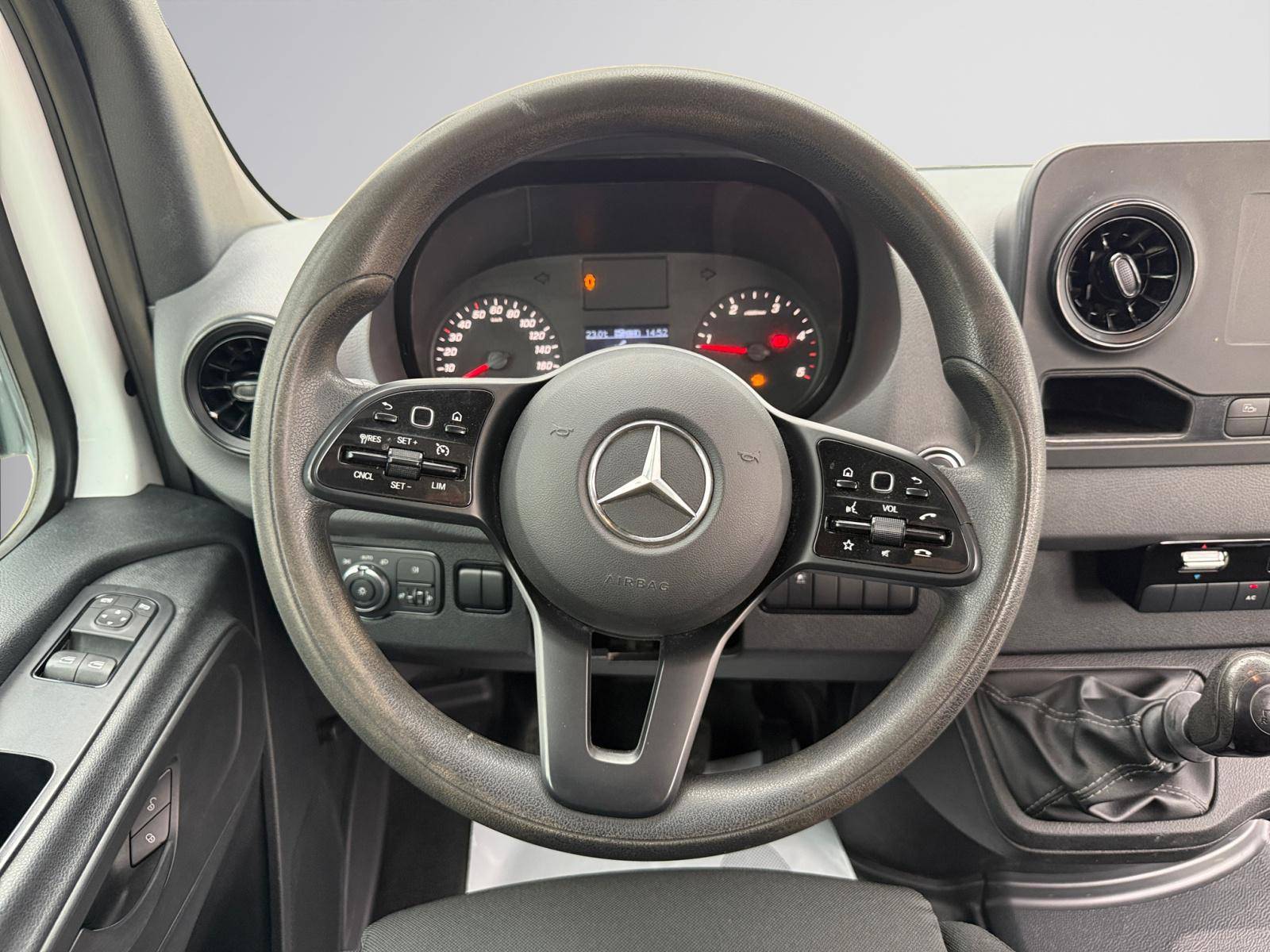 Image Mercedes-Benz SPRINTER 314 CDI Fourgon Toit sureleve Standard  SPRINTER FGN 314 CDI 37 3.5T PROPULSION 314 CDI Fourgon Toit sureleve Standard