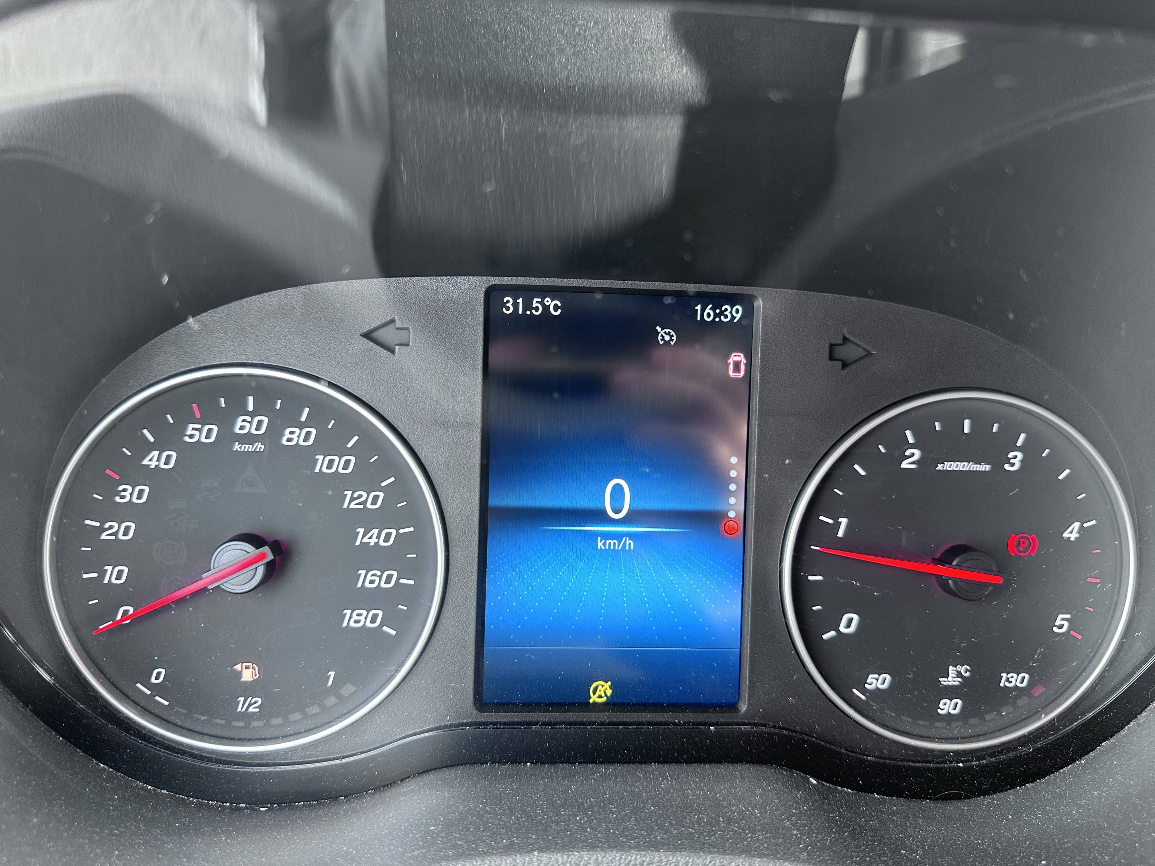 Image Mercedes-Benz SPRINTER 315 CDI Fourgon Toit sureleve Standard  SPRINTER FGN 315 CDI 37 3.5T RWD FIRST 315 CDI Fourgon Toit sureleve Standard