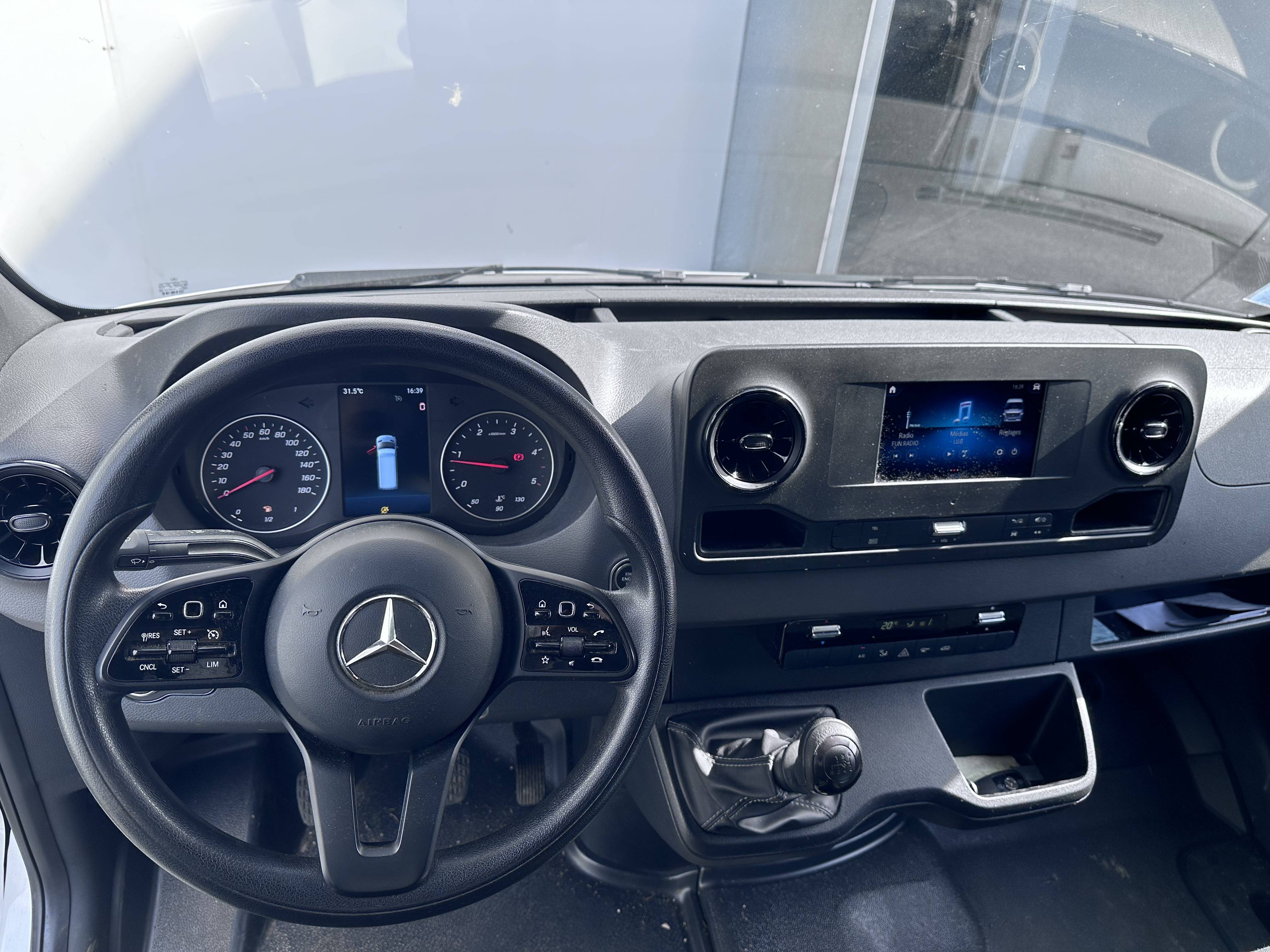 Image Mercedes-Benz SPRINTER 315 CDI Fourgon Toit sureleve Standard  SPRINTER FGN 315 CDI 37 3.5T RWD FIRST 315 CDI Fourgon Toit sureleve Standard