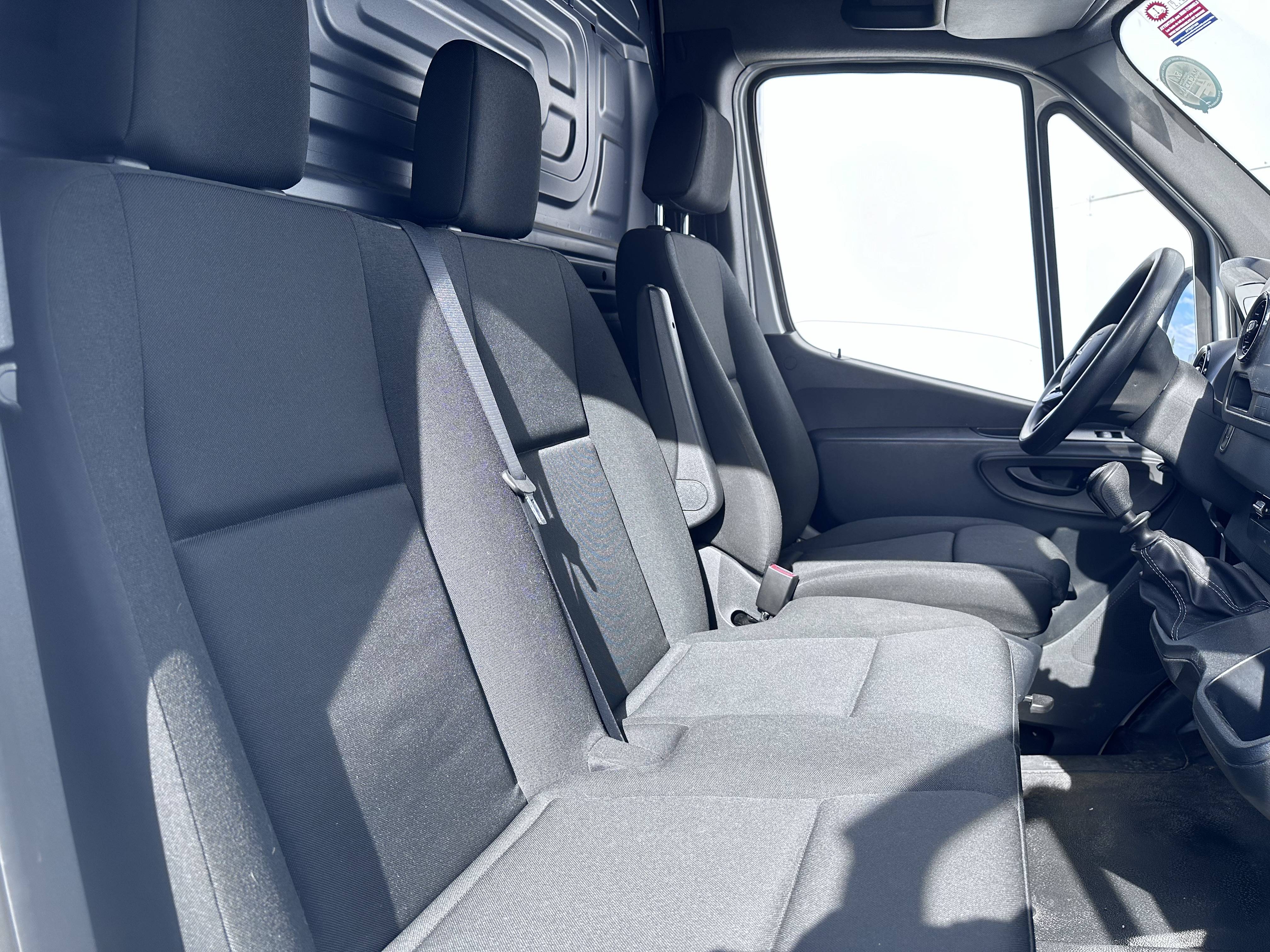 Image Mercedes-Benz SPRINTER 315 CDI Fourgon Toit sureleve Standard  SPRINTER FGN 315 CDI 37 3.5T RWD FIRST 315 CDI Fourgon Toit sureleve Standard