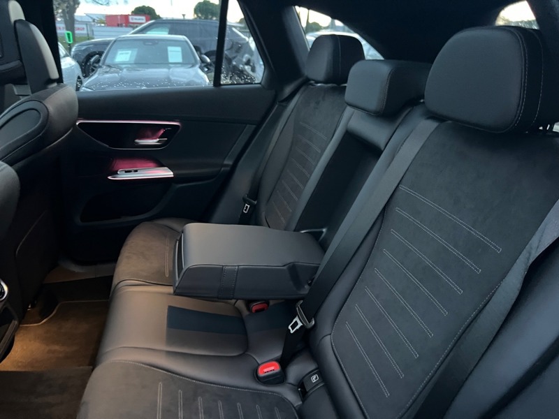 Image Mercedes-Benz GLC SUV GLC 300 de Hybrid EQ 4MATIC AMG Line +  GLC 300 de Hybrid EQ 4MATIC AMG Line + GLC 300 de Hybrid EQ 4MATIC AMG Line +