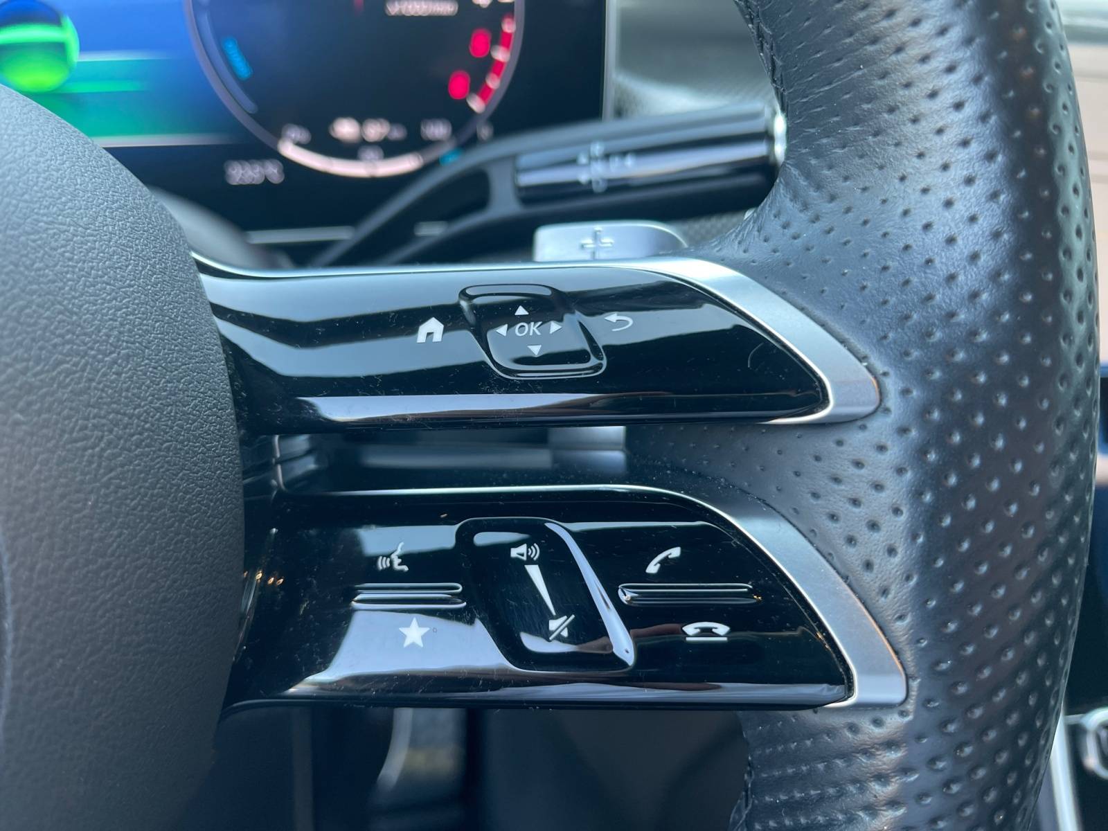 Image Mercedes-Benz GLC SUV GLC 300 de 4MATIC AMG Line  GLC 300 de Hybrid EQ 4MATIC AMG Line GLC 300 de 4MATIC AMG Line