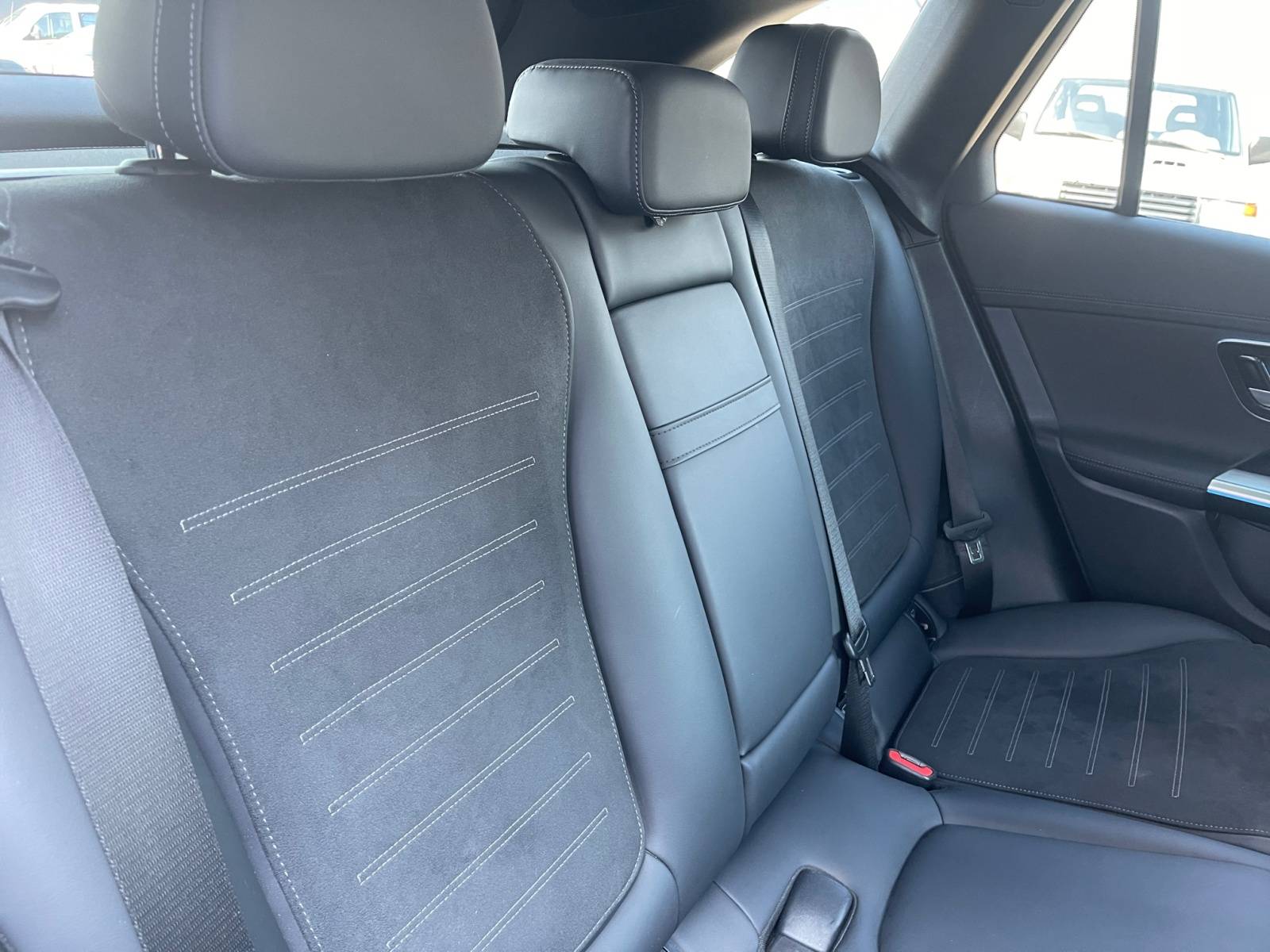 Image Mercedes-Benz GLC SUV GLC 300 de 4MATIC AMG Line  GLC 300 de Hybrid EQ 4MATIC AMG Line GLC 300 de 4MATIC AMG Line