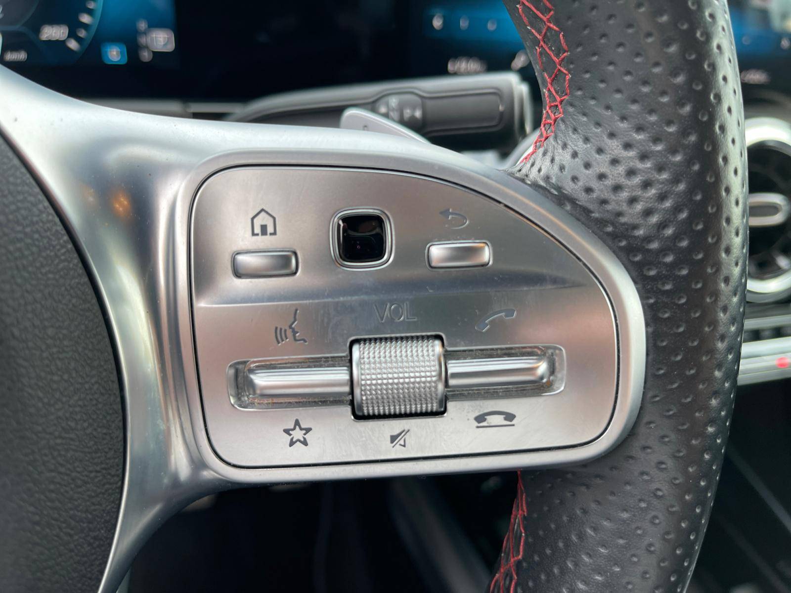 Image Mercedes-Benz GLA 200 d AMG Line  GLA 200D 8G-DCT AMG LINE 200 d AMG Line