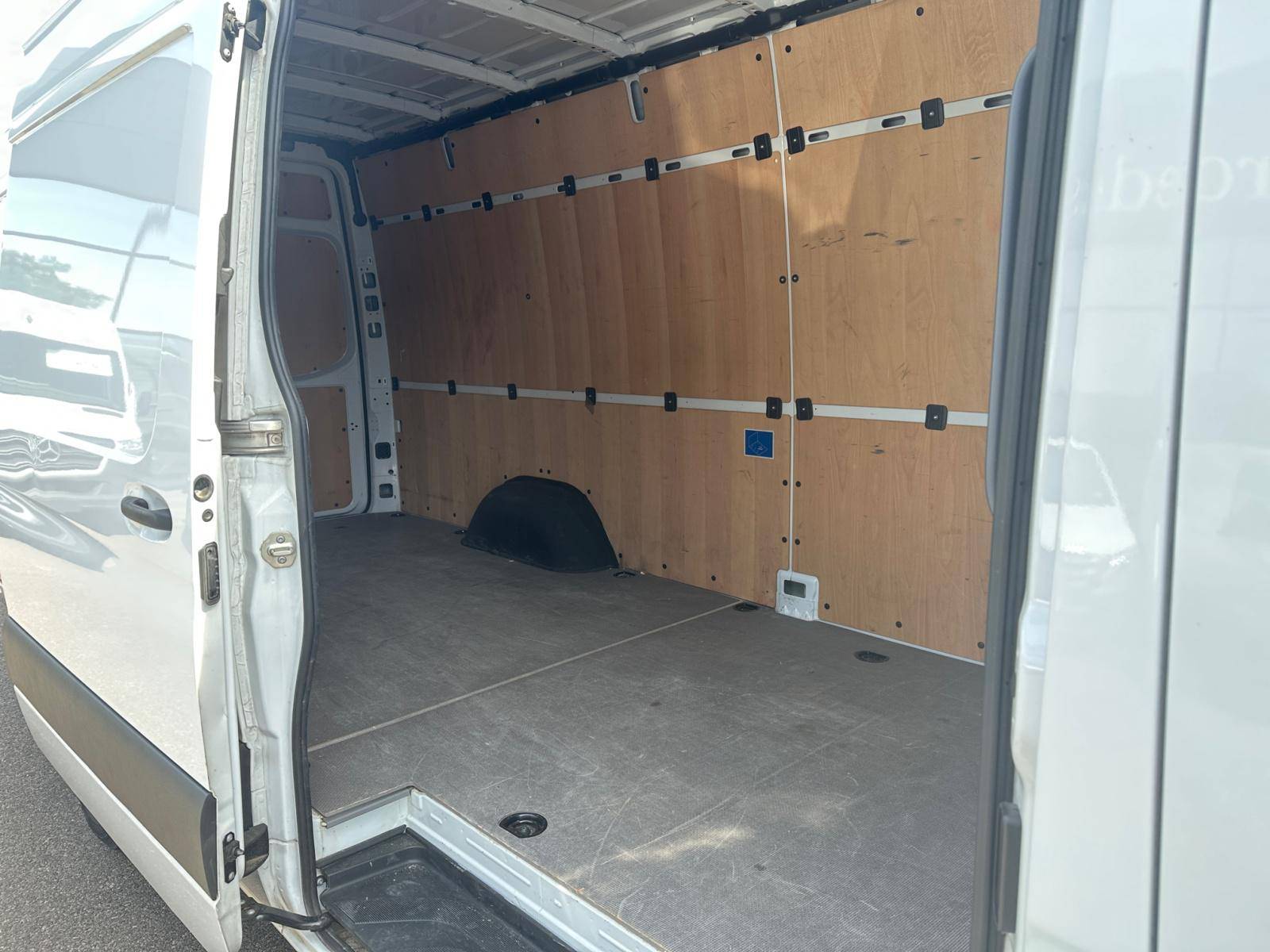 Image Mercedes-Benz SPRINTER 315 CDI Fourgon Toit sureleve Long  SPRINTER FGN 315 CDI 43 3.5T RWD FIRST 315 CDI Fourgon Toit sureleve Long