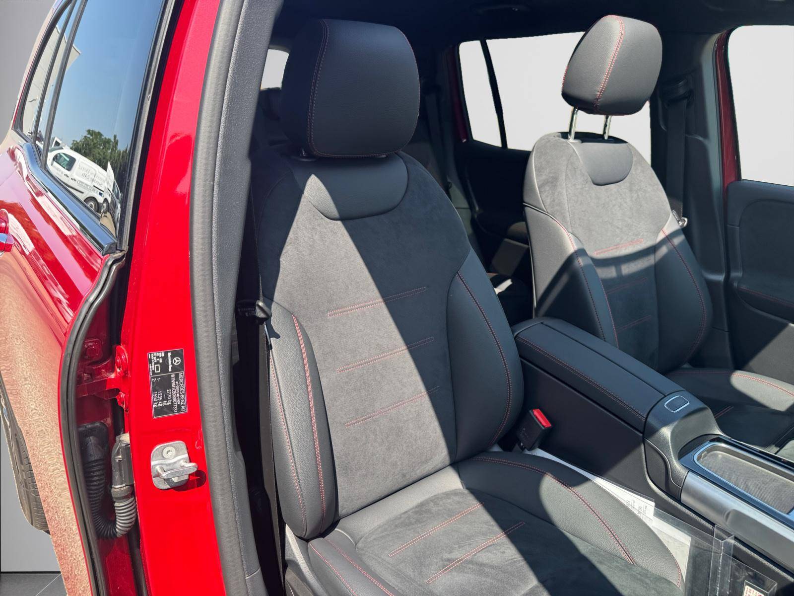 Image Mercedes-Benz EQB 350 4MATIC AMG Line  EQB 350 4MATIC AMG Line 350 4MATIC AMG Line