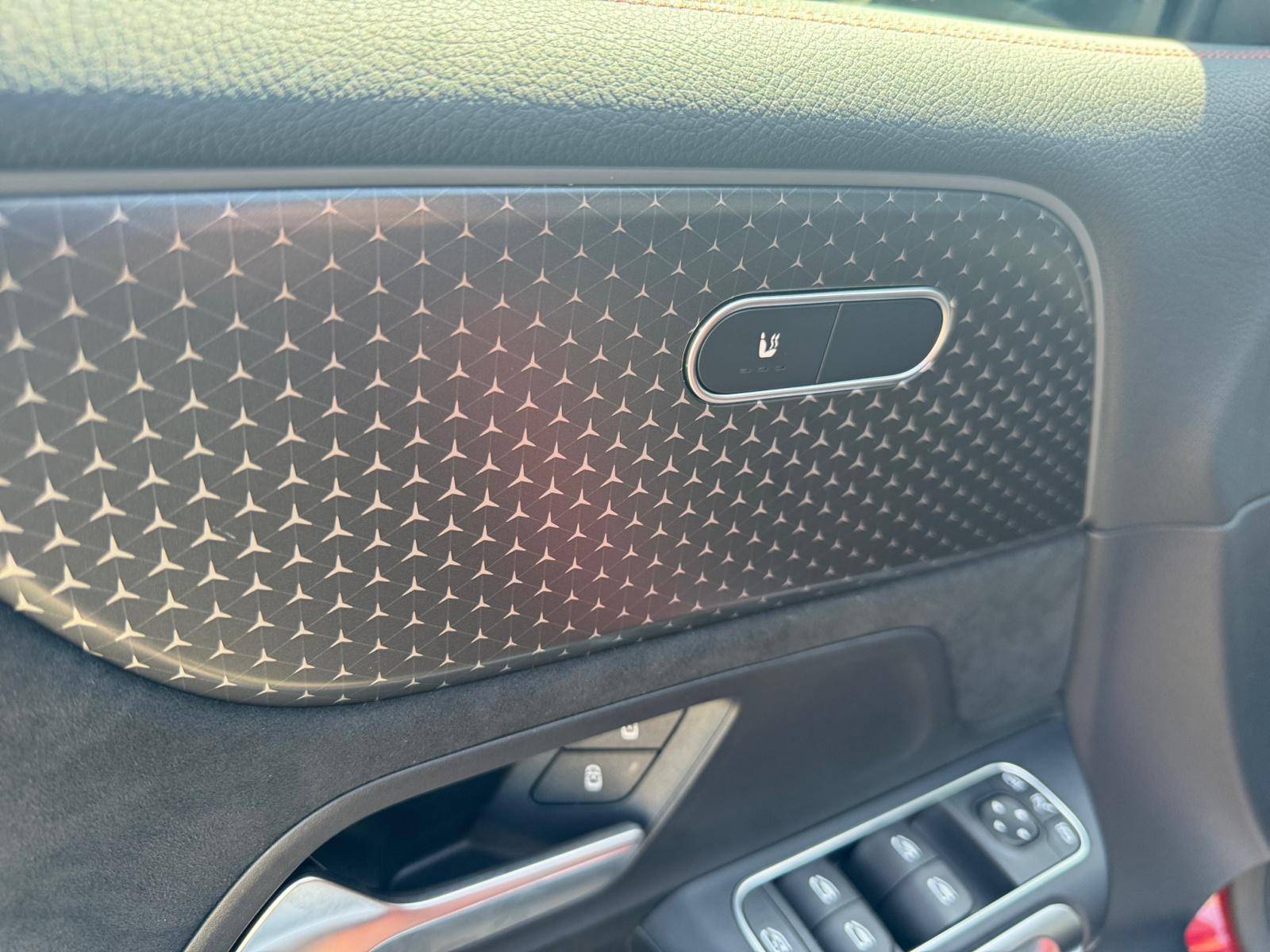 Image Mercedes-Benz EQB 350 4MATIC AMG Line  EQB 350 4MATIC AMG Line 350 4MATIC AMG Line