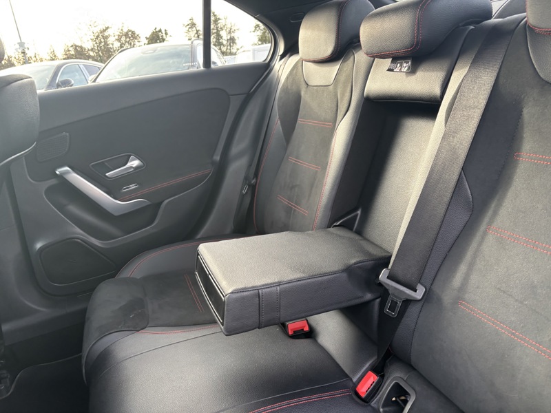 Image Mercedes-Benz CLASSE A 180 d Berline AMG Line   180 d Berline AMG Line