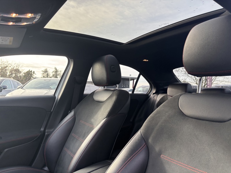 Image Mercedes-Benz CLASSE A 180 d Berline AMG Line   180 d Berline AMG Line