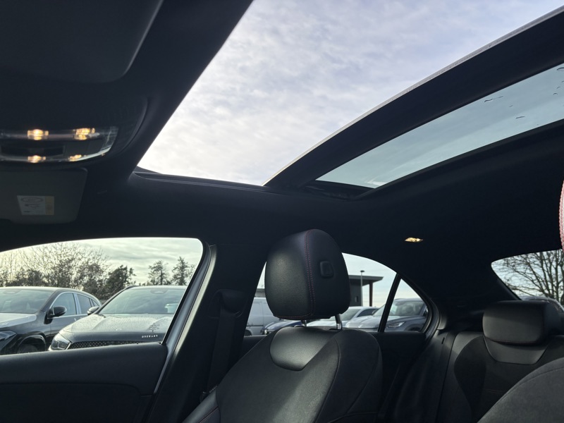 Image Mercedes-Benz CLASSE A 180 d Berline AMG Line   180 d Berline AMG Line