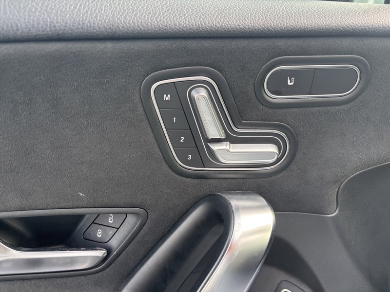 Image Mercedes-Benz CLASSE A 180 d Berline AMG Line   180 d Berline AMG Line