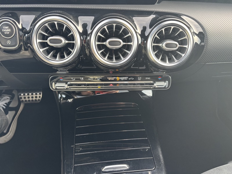 Image Mercedes-Benz CLASSE A 180 d Berline AMG Line   180 d Berline AMG Line