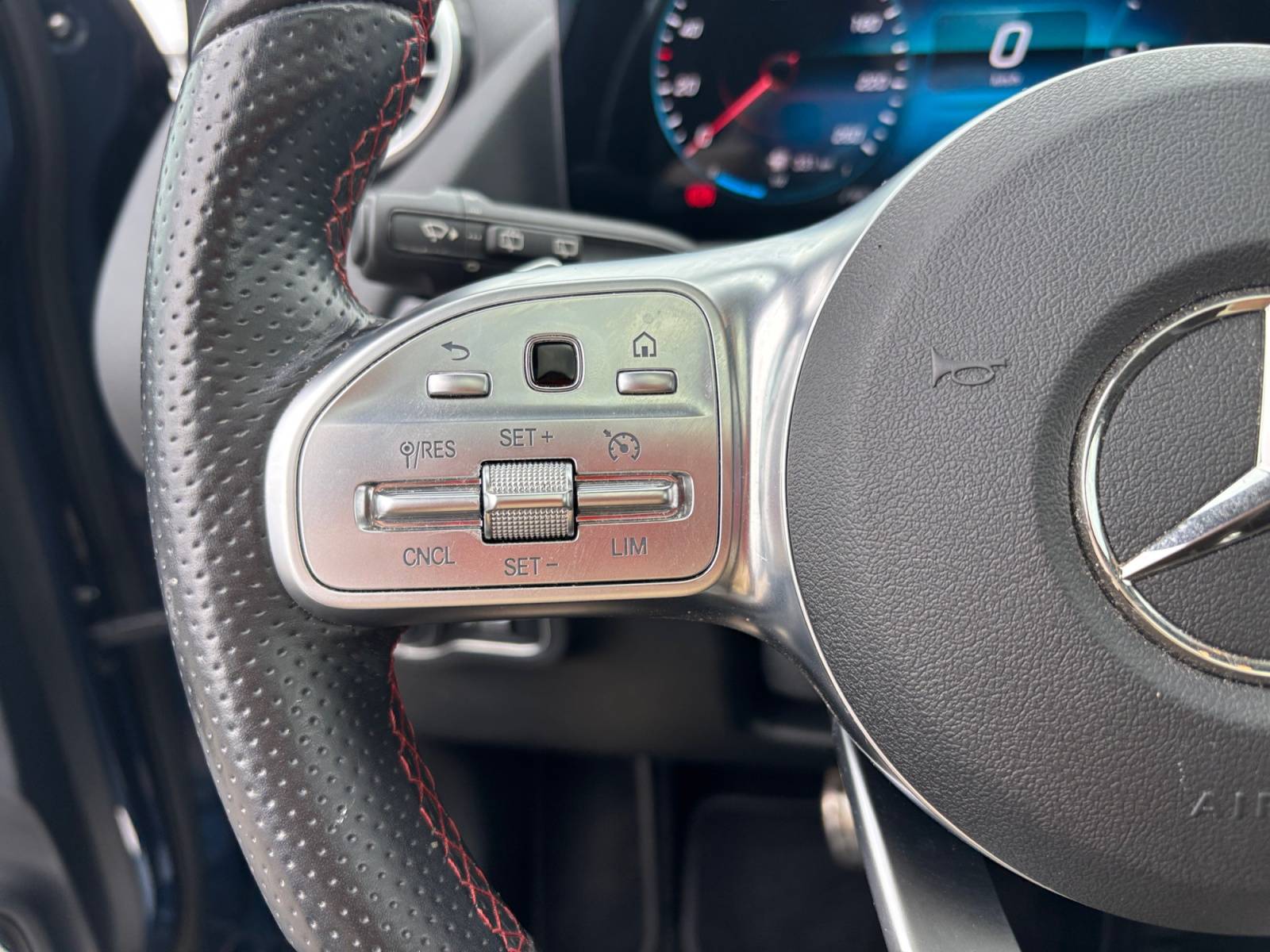 Image Mercedes-Benz GLA 220 d 4MATIC AMG Line  GLA 220 d 4MATIC AMG Line 220 d 4MATIC AMG Line