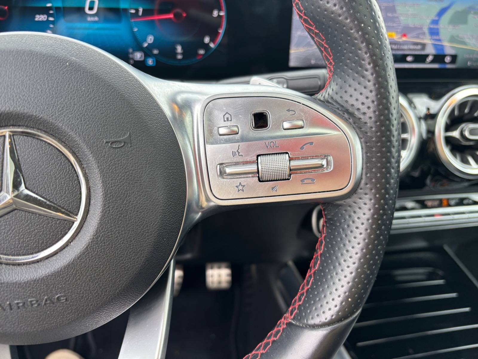 Image Mercedes-Benz GLA 220 d 4MATIC AMG Line  GLA 220 d 4MATIC AMG Line 220 d 4MATIC AMG Line