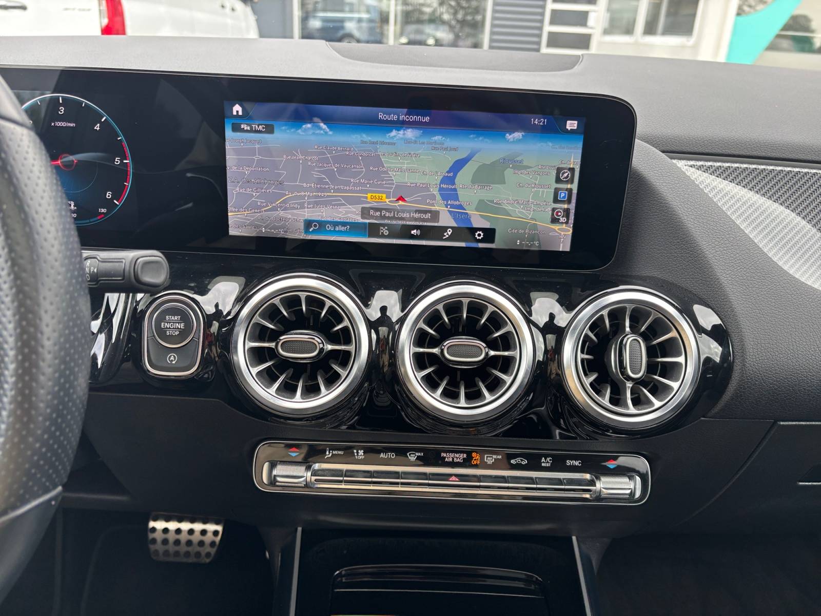 Image Mercedes-Benz GLA 220 d 4MATIC AMG Line  GLA 220 d 4MATIC AMG Line 220 d 4MATIC AMG Line