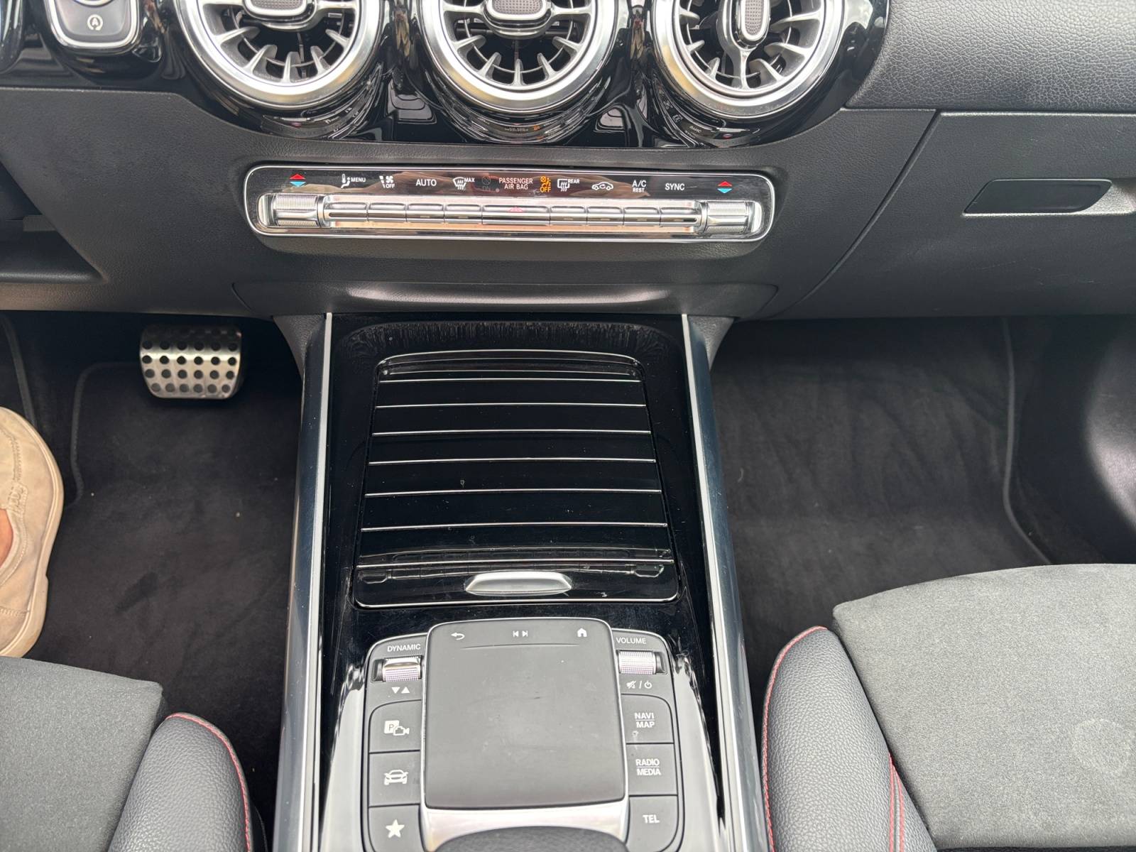 Image Mercedes-Benz GLA 220 d 4MATIC AMG Line  GLA 220 d 4MATIC AMG Line 220 d 4MATIC AMG Line