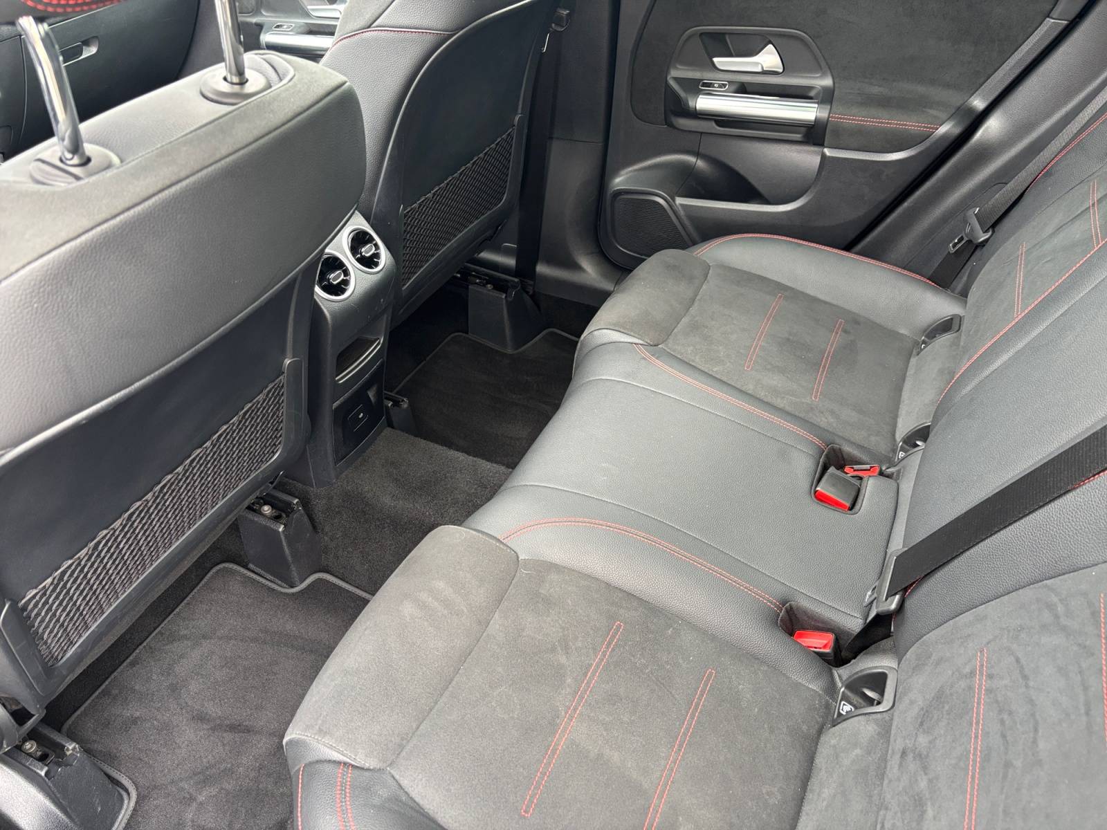 Image Mercedes-Benz GLA 220 d 4MATIC AMG Line  GLA 220 d 4MATIC AMG Line 220 d 4MATIC AMG Line