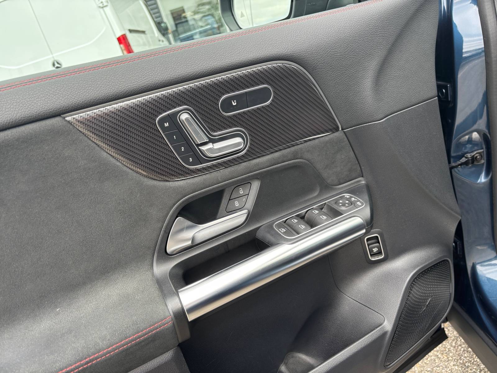 Image Mercedes-Benz GLA 220 d 4MATIC AMG Line  GLA 220 d 4MATIC AMG Line 220 d 4MATIC AMG Line