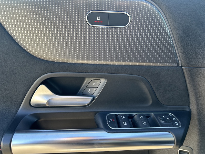 Image Mercedes-Benz EQA 350 4MATIC AMG Line   350 4MATIC AMG Line