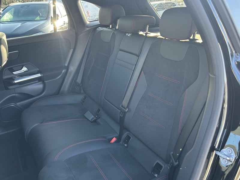 Image Mercedes-Benz EQA 350 4MATIC AMG Line   350 4MATIC AMG Line