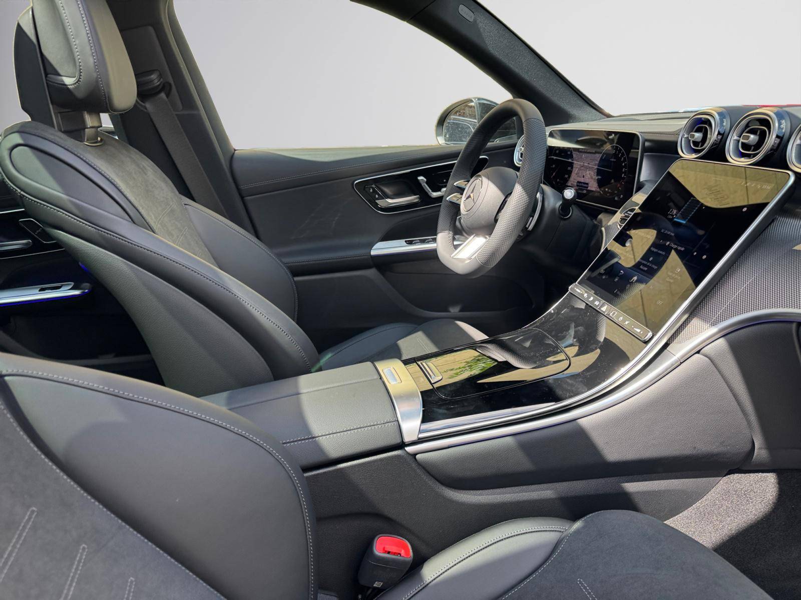 Image Mercedes-Benz GLC SUV GLC 300 e  Hybrid EQ 4MATIC AMG Line +  GLC 300 e  Hybrid EQ 4MATIC AMG Line + GLC 300 e  Hybrid EQ 4MATIC AMG Line +