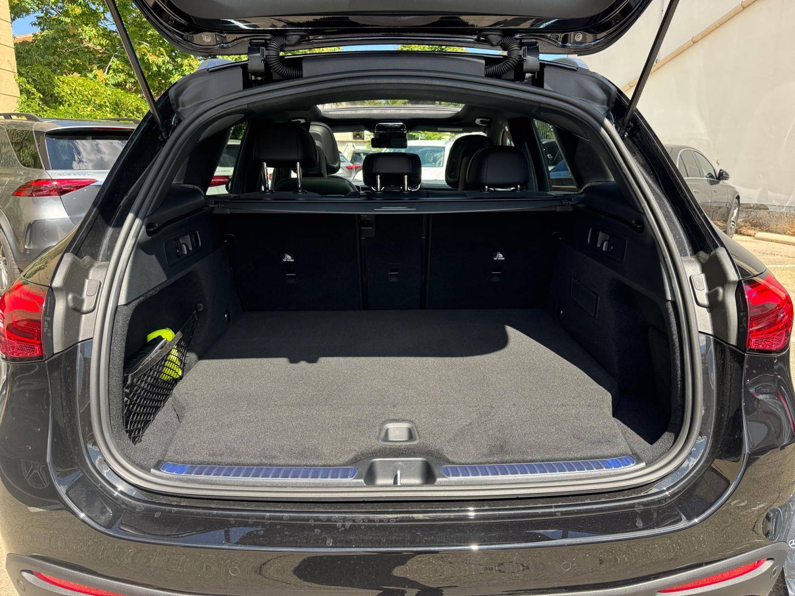 Image Mercedes-Benz GLC SUV GLC 300 e  Hybrid EQ 4MATIC AMG Line +  GLC 300 e  Hybrid EQ 4MATIC AMG Line + GLC 300 e  Hybrid EQ 4MATIC AMG Line +