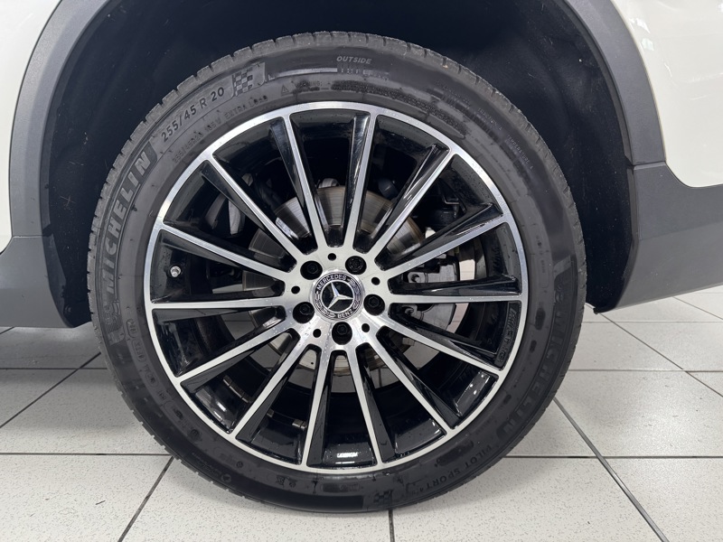 Image Mercedes-Benz GLC SUV GLC 300e 4MATIC SUV AMG Line   GLC 300e 4MATIC SUV AMG Line