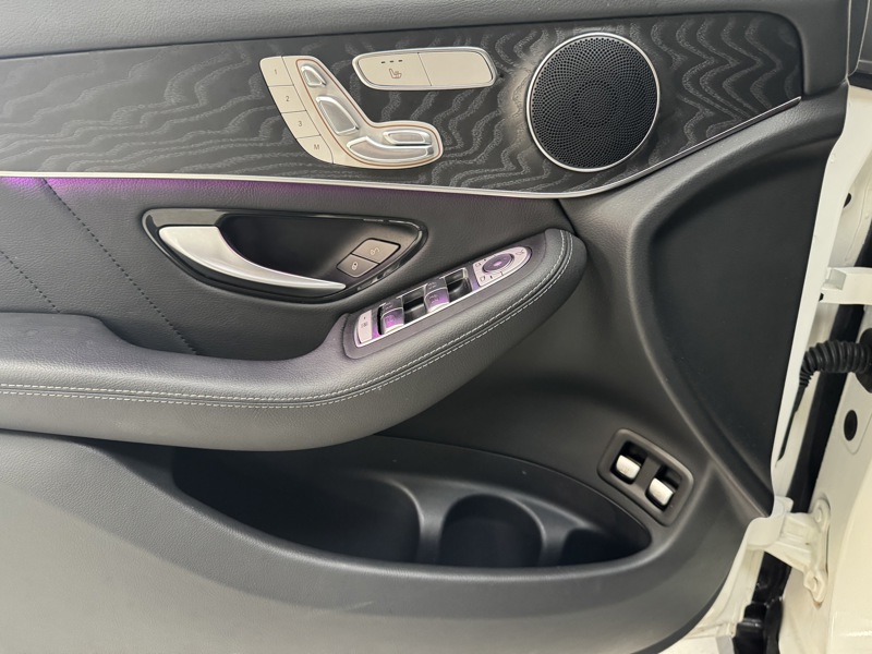 Image Mercedes-Benz GLC SUV GLC 300e 4MATIC SUV AMG Line   GLC 300e 4MATIC SUV AMG Line