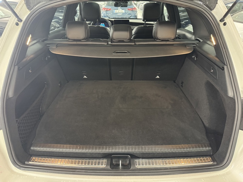 Image Mercedes-Benz GLC SUV GLC 300e 4MATIC SUV AMG Line   GLC 300e 4MATIC SUV AMG Line