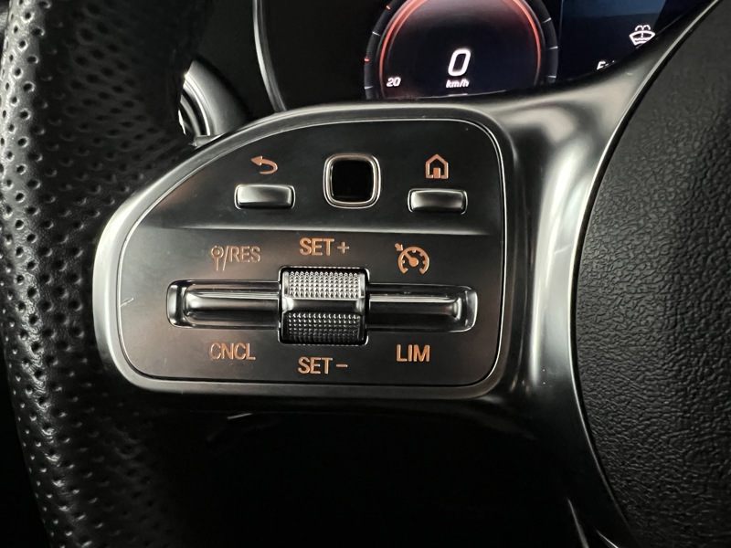 Image Mercedes-Benz GLC SUV GLC 300de 4MATIC SUV AMG Line   GLC 300de 4MATIC SUV AMG Line