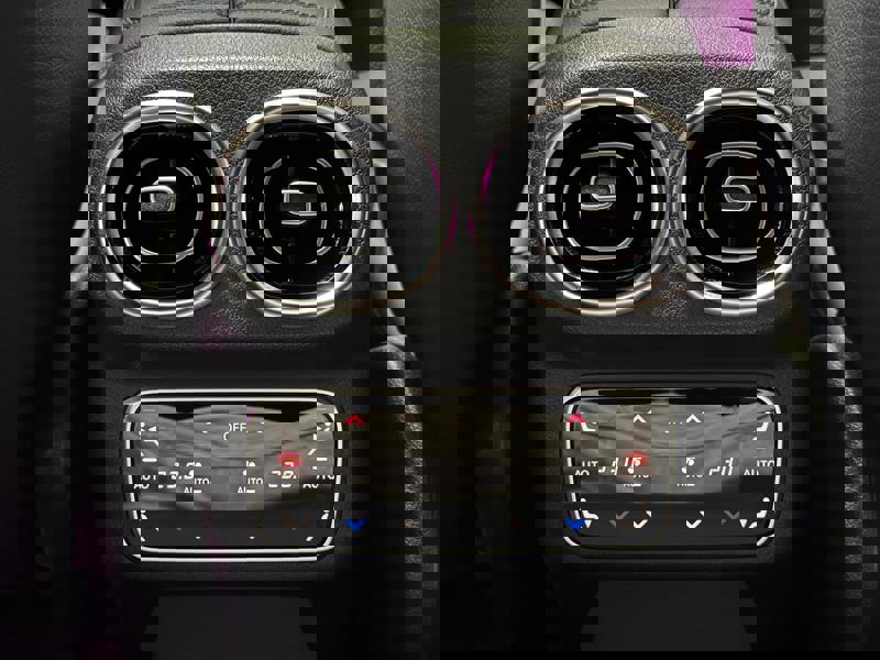 Image Mercedes-Benz GLC COUPÉ GLC 300 e Hybrid EQ 4MATIC Coupé AMG Line  GLC 300 e Hybrid EQ 4MATIC Coupé AMG Line GLC 300 e Hybrid EQ 4MATIC Coupé AMG Line