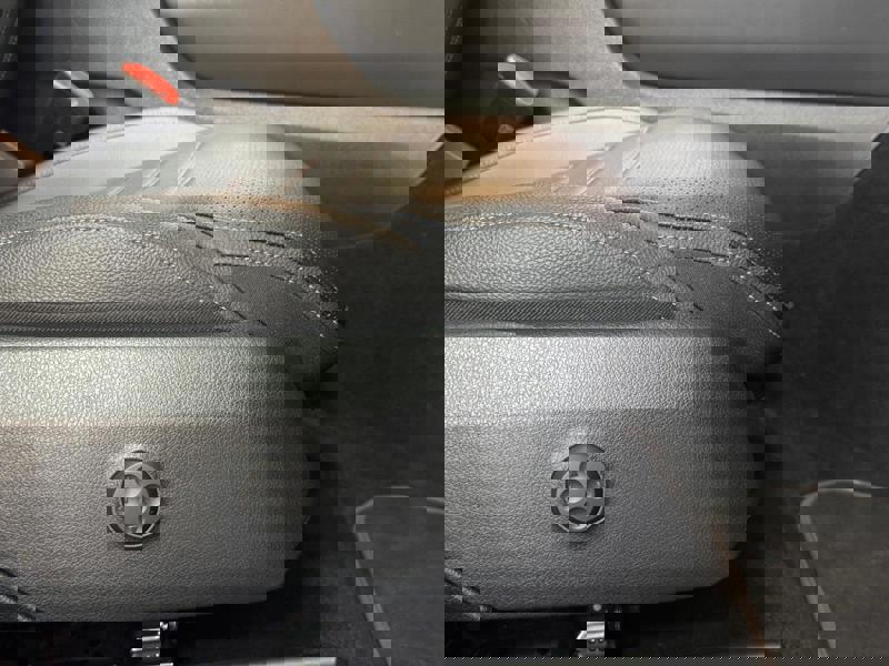 Image Mercedes-Benz GLC COUPÉ GLC 300 e Hybrid EQ 4MATIC Coupé AMG Line  GLC 300 e Hybrid EQ 4MATIC Coupé AMG Line GLC 300 e Hybrid EQ 4MATIC Coupé AMG Line