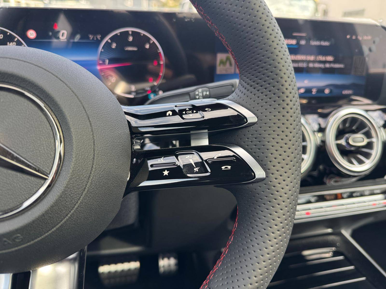 Image Mercedes-Benz GLA 200 d AMG Line  GLA 200 d AMG Line 200 d AMG Line