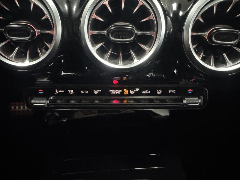 Image Mercedes-Benz CLA COUPÉ CLA 200 d Coupé AMG Line   CLA 200 d Coupé AMG Line