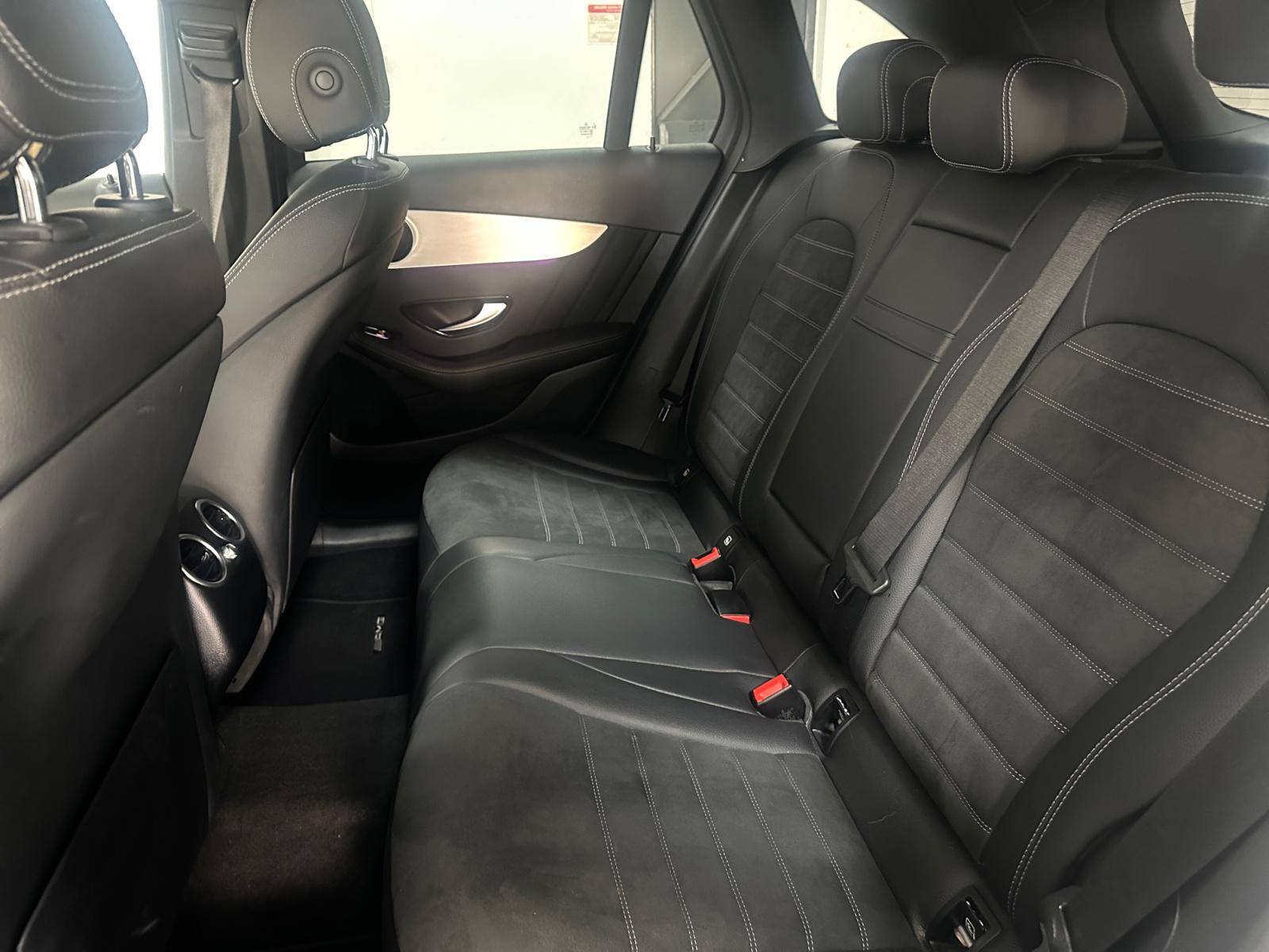 Image Mercedes-Benz GLC SUV GLC 300de 4MATIC SUV AMG Line  GLC 300de 4MATIC SUV AMG Line GLC 300de 4MATIC SUV AMG Line