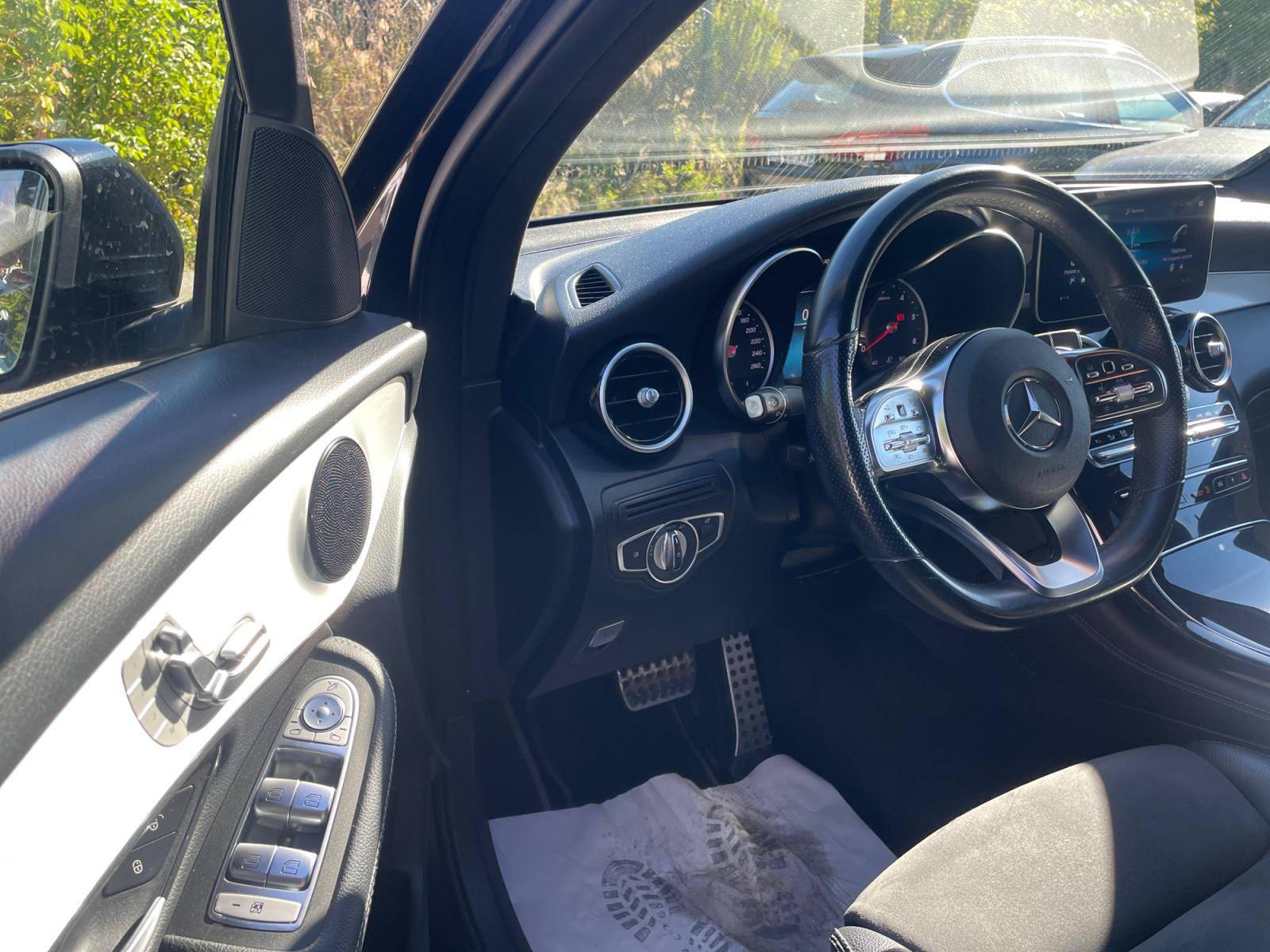 Image Mercedes-Benz GLC COUPÉ GLC 300 d 4MATIC Coupé AMG Line  GLC Coupé 300 d 9G-Tronic 4Matic AMG Line GLC 300 d 4MATIC Coupé AMG Line