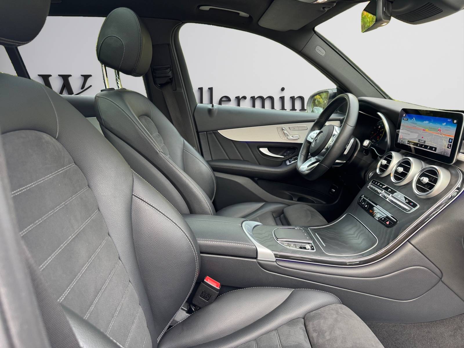 Image Mercedes-Benz GLC SUV GLC 300de 4MATIC SUV AMG Line  GLC 300de 4MATIC SUV AMG Line GLC 300de 4MATIC SUV AMG Line