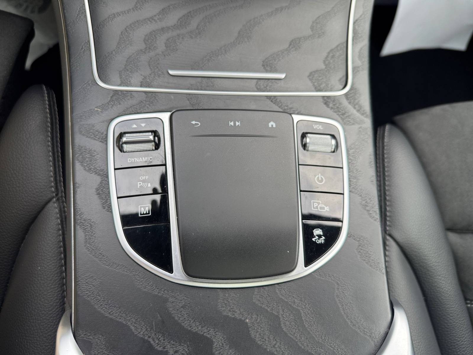 Image Mercedes-Benz GLC SUV GLC 300de 4MATIC SUV AMG Line  GLC 300de 4MATIC SUV AMG Line GLC 300de 4MATIC SUV AMG Line