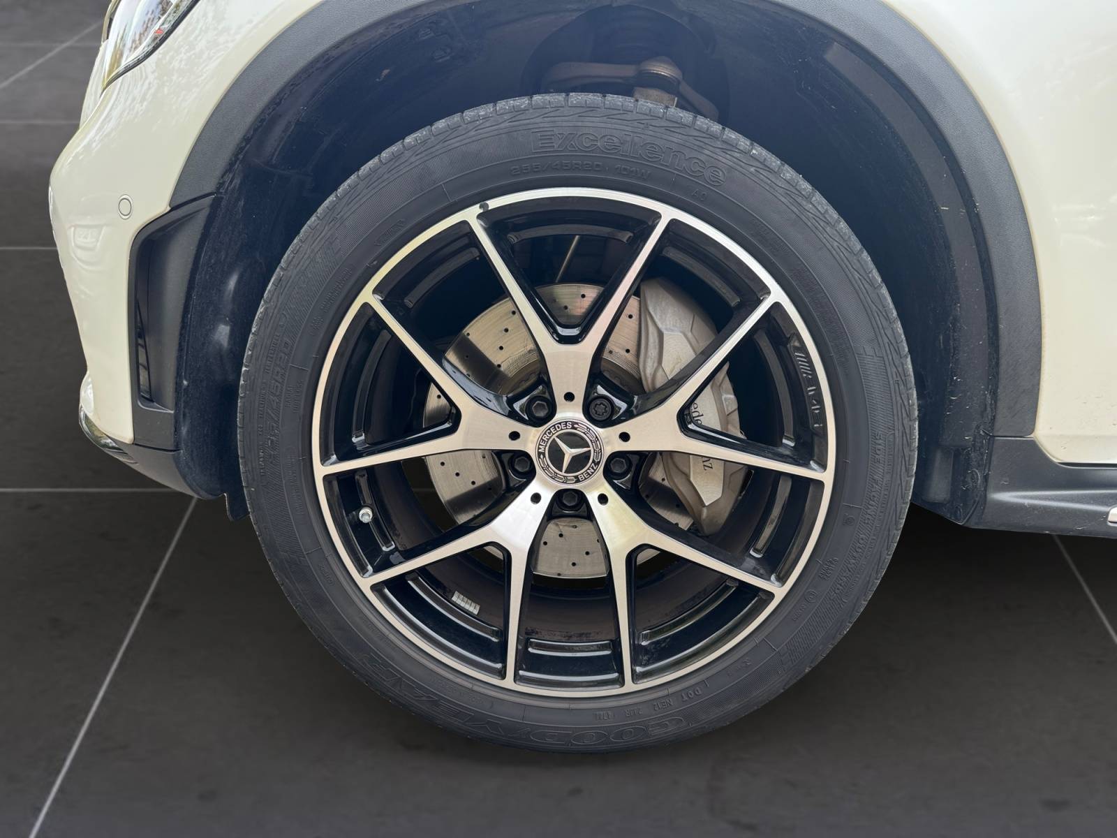 Image Mercedes-Benz GLC SUV GLC 300de 4MATIC SUV AMG Line  GLC 300de 4MATIC SUV AMG Line GLC 300de 4MATIC SUV AMG Line