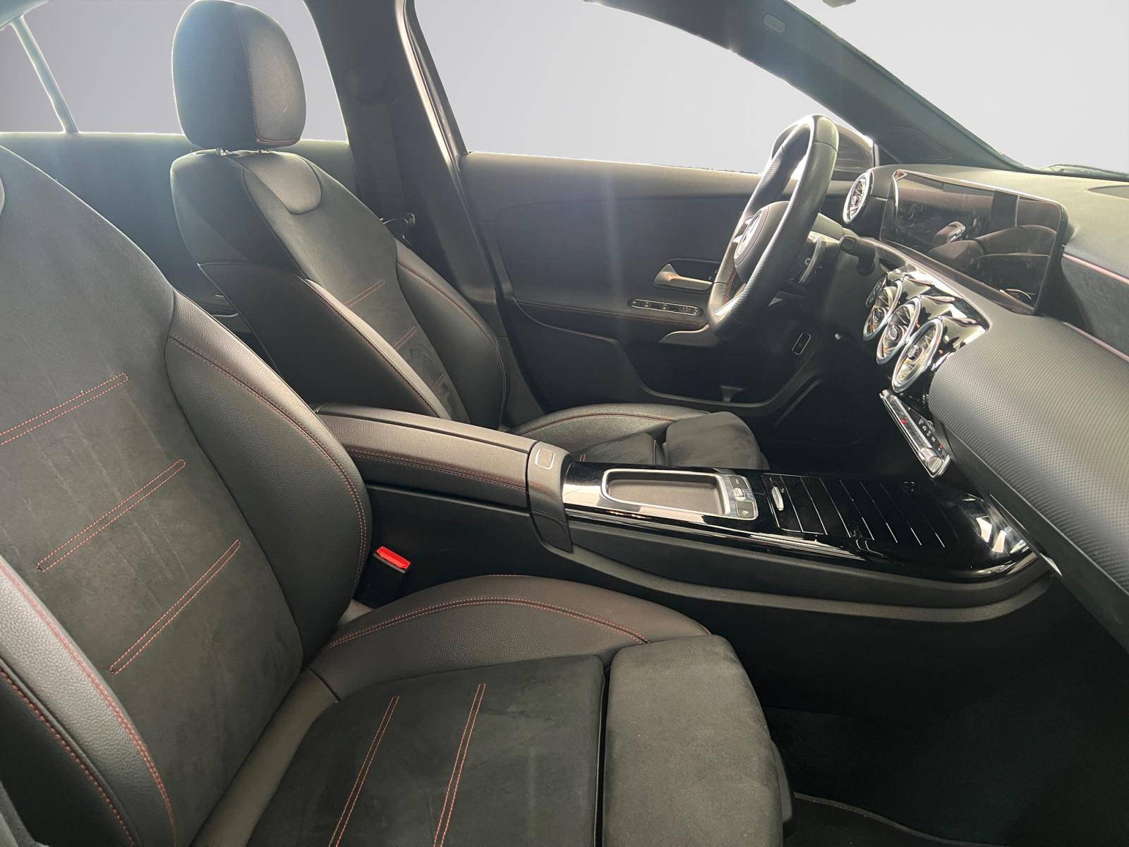 Image Mercedes-Benz CLASSE A 200 d Berline AMG Line  Classe A 200 d Berline AMG Line 200 d Berline AMG Line