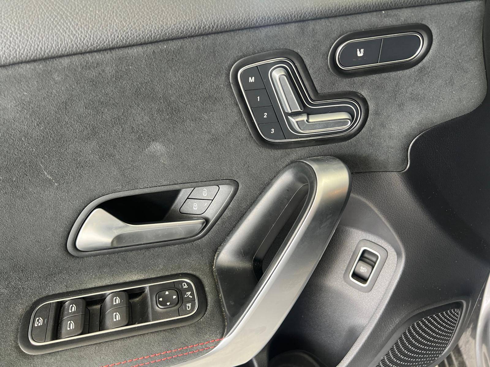 Image Mercedes-Benz CLASSE A 200 d Berline AMG Line  Classe A 200 d Berline AMG Line 200 d Berline AMG Line