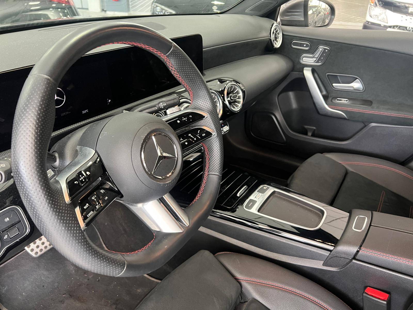 Image Mercedes-Benz CLASSE A 200 d Berline AMG Line  Classe A 200 d Berline AMG Line 200 d Berline AMG Line