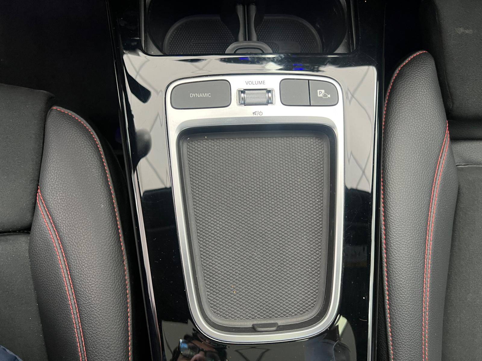 Image Mercedes-Benz CLASSE A 200 d Berline AMG Line  Classe A 200 d Berline AMG Line 200 d Berline AMG Line