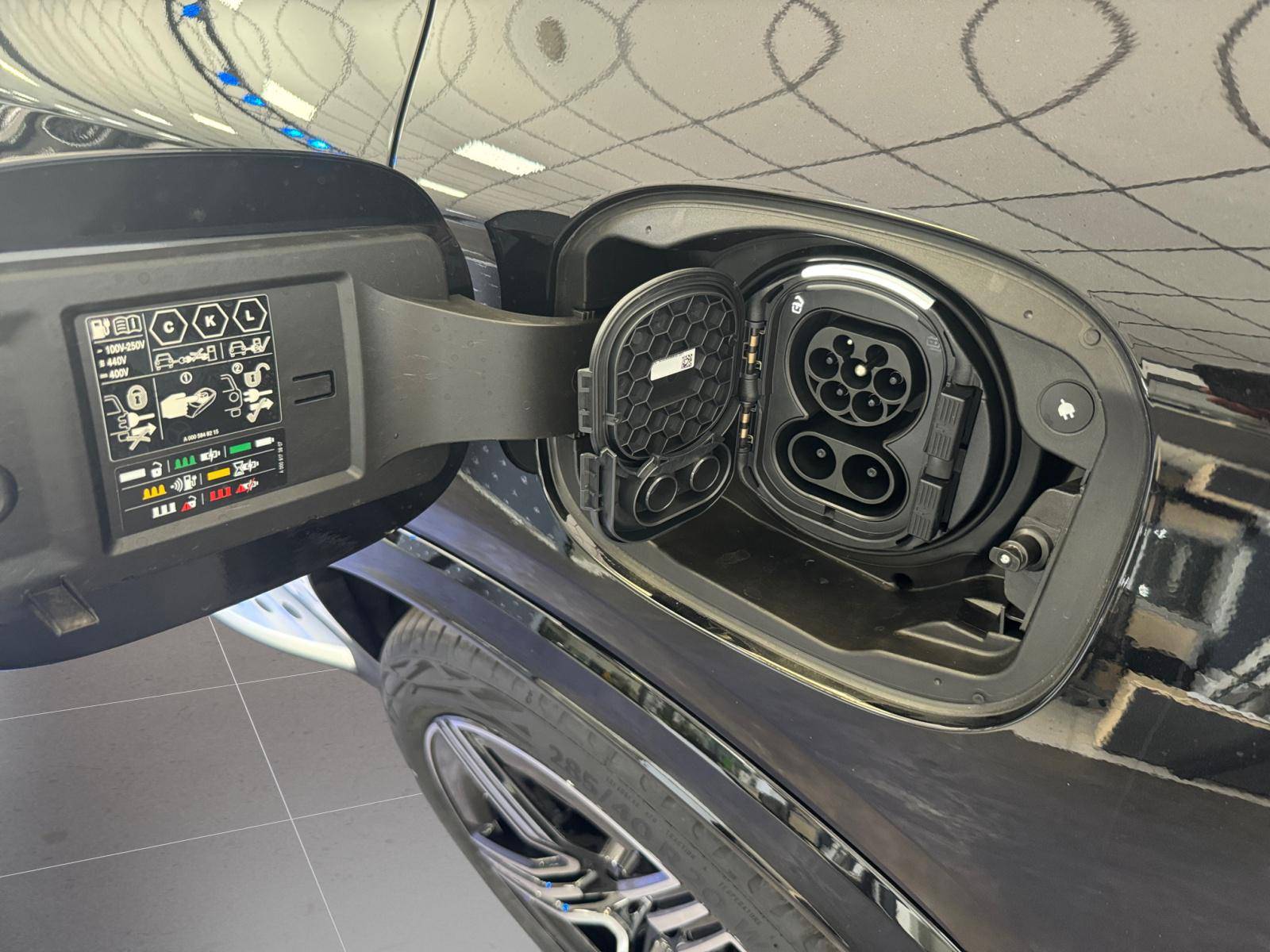 Image Mercedes-Benz GLC SUV GLC 300 e  Hybrid EQ 4MATIC AMG Line +   GLC 300 e  Hybrid EQ 4MATIC AMG Line +